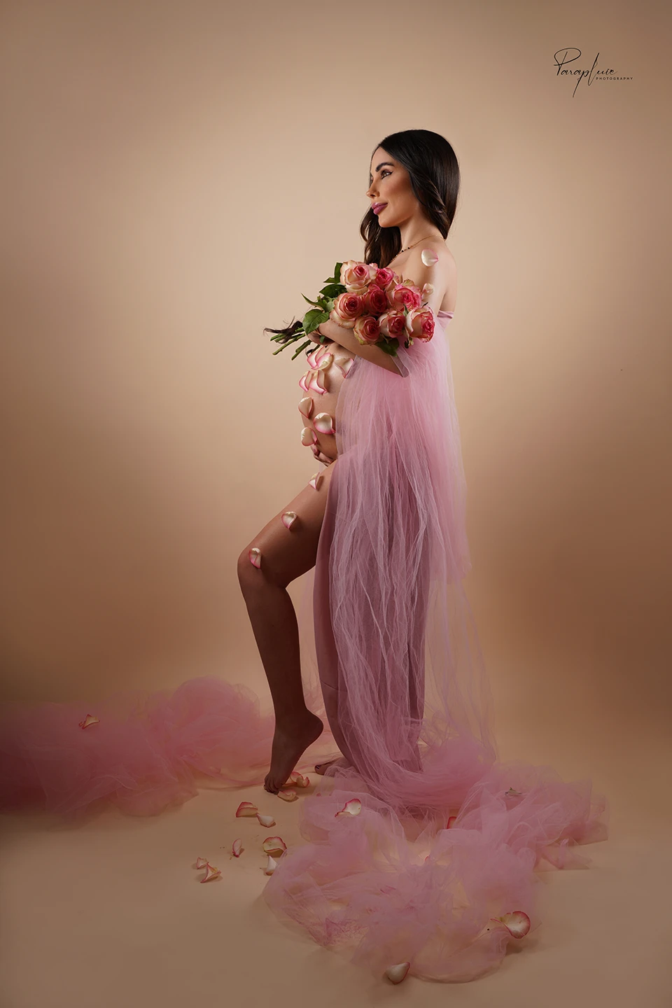 Romantic pink maternity portrait with roses